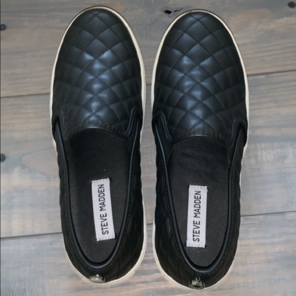 Brand new black leather Steve Maddens